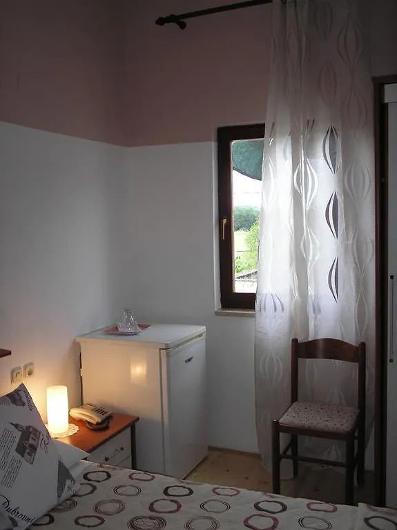 Rooms Matea Pula 3*,  Kroatien
